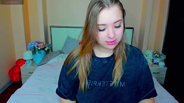 Snapshot of AlexissMmm chatting on 11/08/25, 08:03 AlexissMmm online show from 11/08/25, 08:03