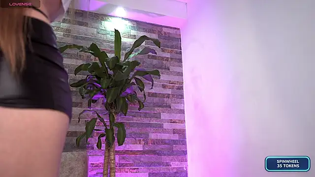 emily montoya1 online show from 04/21/26, 11:51