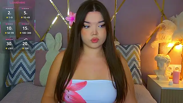 NaomiAster online show from 11/15/25, 06:00