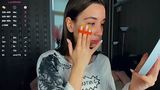 JacalynSchreiber online show from 12/02/25, 09:14