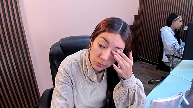 desk desire online show from 12/18/25, 11:27