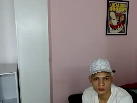 Snapshot of bad_boy_hottx chatting on 10/31/25, 09:27 bad boy hottx online show from 10/31/25, 09:27