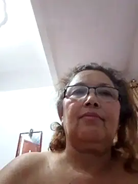 Snapshot of Cessi50 chatting on 05/10/26, 05:01 Cessi50 online show from 05/10/26, 05:01