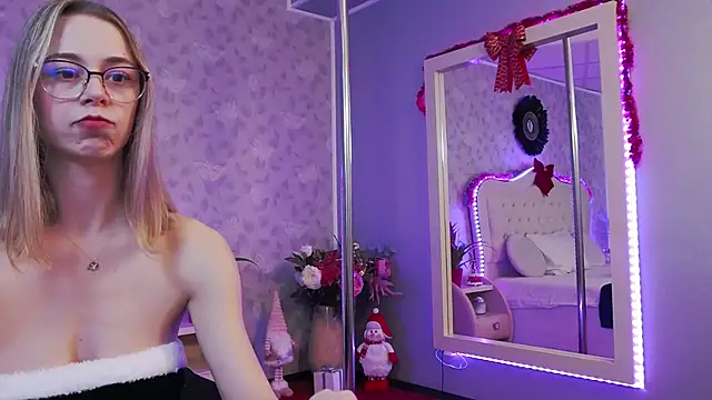Snapshot of GracieCute chatting on 12/24/24, 07:39 GracieCute online show from 12/24/24, 07:39