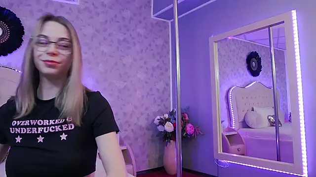 Snapshot of GracieCute chatting on 03/03/25, 04:14 GracieCute online show from 03/03/25, 04:14