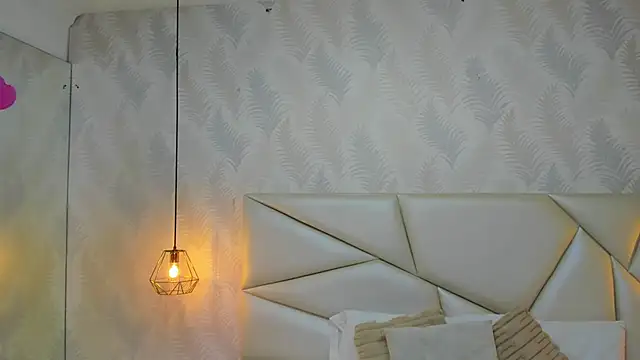 laurettedela rouse online show from 11/19/25, 11:54