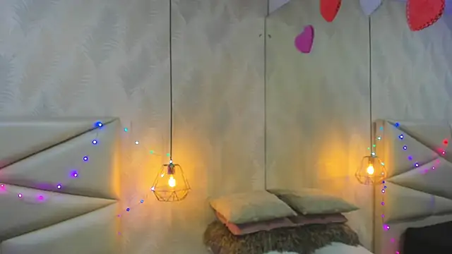 laurettedela rouse online show from 12/21/25, 10:44