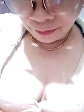 small-house123 online show from 12/17/25, 02:06