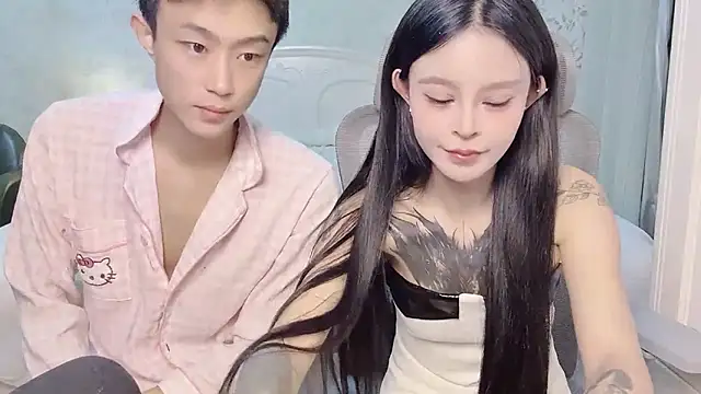 Snapshot of Titoo-170 chatting on 12/15/25, 11:47 Titoo-170 online show from 12/15/25, 11:47