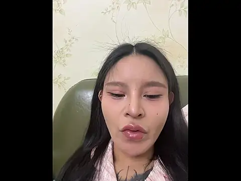 Snapshot of Titoo-170 chatting on 12/16/25, 03:17 Titoo-170 online show from 12/16/25, 03:17