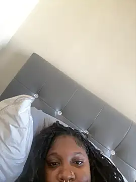 Snapshot of onlyymisha chatting on 11/01/25, 01:35 onlyymisha online show from 11/01/25, 01:35