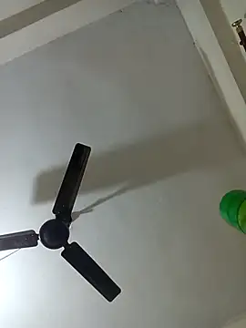 Snapshot of Hot__cute001 chatting on 11/01/25, 05:48 Hot  cute001 online show from 11/01/25, 05:48