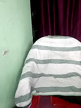 Snapshot of Hey_shiviii chatting on 02/19/26, 04:03 Hey shiviii online show from 02/19/26, 04:03