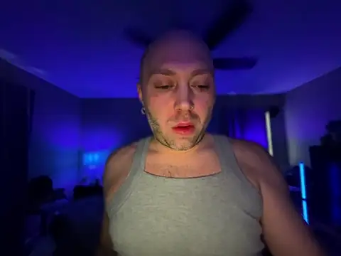 Snapshot of Antnjon chatting on 12/21/25, 02:13 Antnjon online show from 12/21/25, 02:13