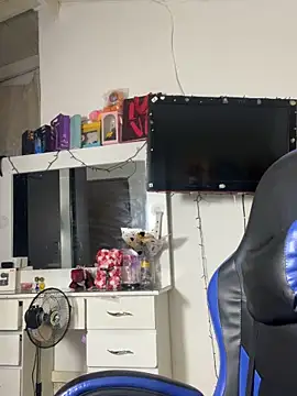 Snapshot of Milleradhara24 chatting on 12/03/25, 02:08 Milleradhara24 online show from 12/03/25, 02:08