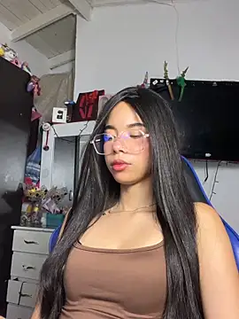 Snapshot of Milleradhara24 chatting on 12/14/25, 09:52 Milleradhara24 online show from 12/14/25, 09:52