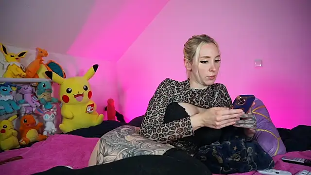 Snapshot of StellaCinderella chatting on 10/22/25, 01:33 StellaCinderella online show from 10/22/25, 01:33