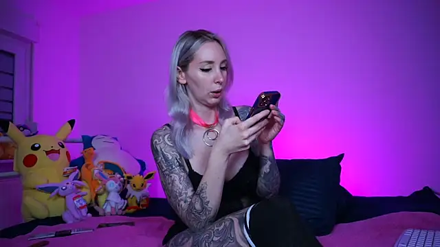 Snapshot of StellaCinderella chatting on 11/26/25, 02:40 StellaCinderella online show from 11/26/25, 02:40