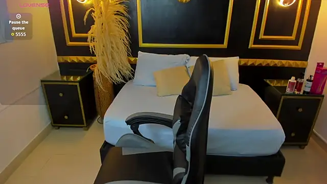 shanel smithh online show from 12/22/25, 12:24