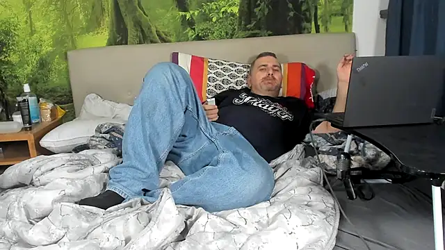 Snapshot of chubbydaddybear82 chatting on 11/09/25, 05:17 chubbydaddybear82 online show from 11/09/25, 05:17