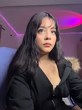 EmillieX online show from 02/09/26, 12:14