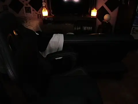 Snapshot of AtlasRise chatting on 11/03/25, 01:08 AtlasRise online show from 11/03/25, 01:08