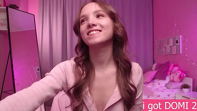 Snapshot of Adria_Arjona chatting on 05/19/26, 07:47 Adria Arjona online show from 05/19/26, 07:47