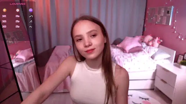 Snapshot of Adria_Arjona chatting on 06/06/26, 07:35 Adria Arjona online show from 06/06/26, 07:35