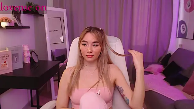 Rosie Mac online show from 04/30/26, 01:23