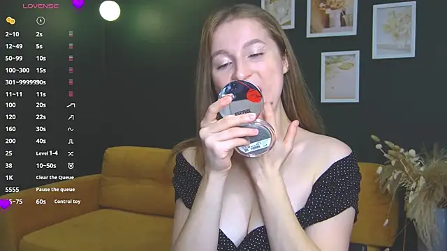 S Sandra online show from 11/18/25, 05:23