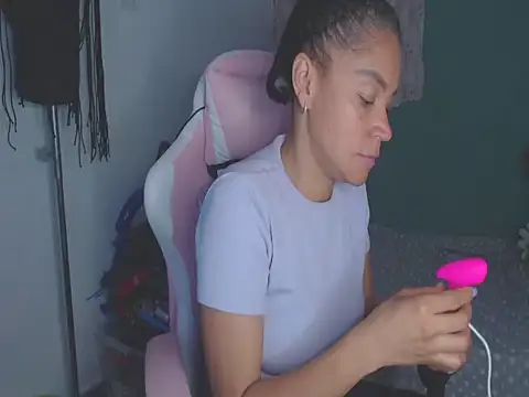 Snapshot of shayna_cute chatting on 07/18/26, 02:49 shayna cute online show from 07/18/26, 02:49