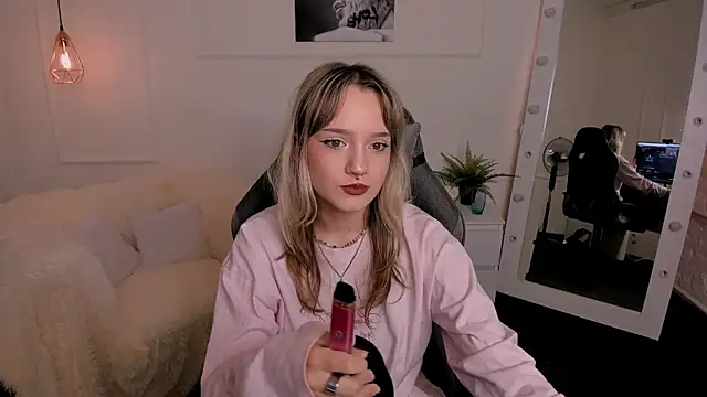 Snapshot of ElsiHill chatting on 11/02/25, 01:35 ElsiHill online show from 11/02/25, 01:35