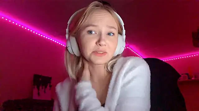 KarinRobertson online show from 11/11/25, 05:13