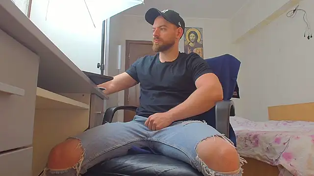 Snapshot of Ryanstone_ chatting on 05/13/26, 03:15 Ryanstone online show from 05/13/26, 03:15