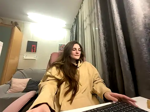 Snapshot of HelgaMun chatting on 11/08/25, 02:39 HelgaMun online show from 11/08/25, 02:39