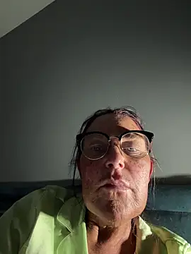 Snapshot of Angel-LinaX chatting on 12/20/25, 09:22 Angel-LinaX online show from 12/20/25, 09:22