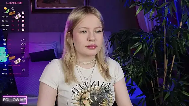 Mila wxw online show from 11/22/25, 12:15