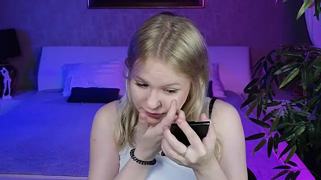 Mila wxw online show from 11/23/25, 09:31