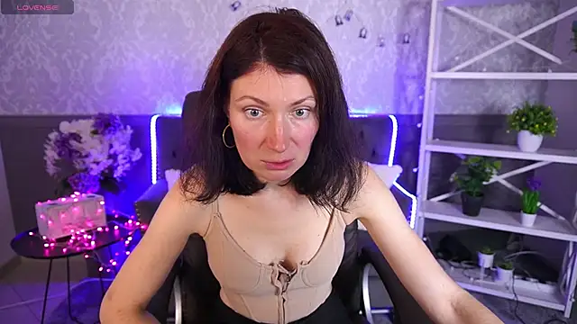 AmiraGoldd online show from 11/05/25, 08:14