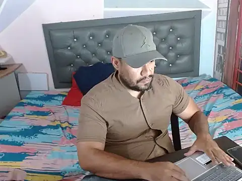 Snapshot of Ramses_36 chatting on 05/25/26, 12:27 Ramses 36 online show from 05/25/26, 12:27