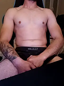 Snapshot of alberto_g93 chatting on 12/14/25, 02:28 alberto g93 online show from 12/14/25, 02:28