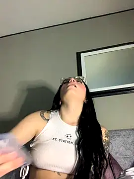 Snapshot of Naomii2 chatting on 11/03/25, 03:08 Naomii2 online show from 11/03/25, 03:08