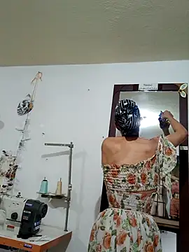 PaulinaLondra2 online show from 11/10/25, 01:54