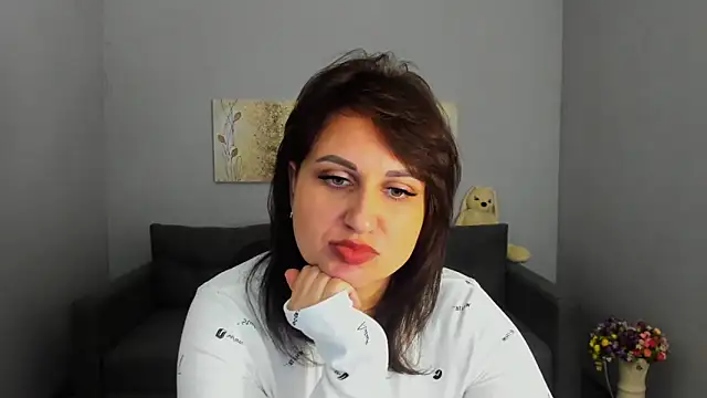 Snapshot of Helen_Rossi chatting on 11/14/25, 06:45 Helen Rossi online show from 11/14/25, 06:45