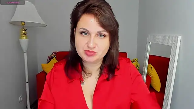 Snapshot of Helen_Rossi chatting on 11/17/25, 06:41 Helen Rossi online show from 11/17/25, 06:41