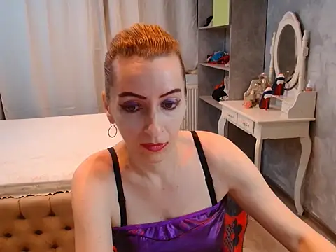 AnneDevrim online show from 11/29/25, 06:38