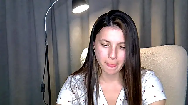 Snapshot of KiraHoney chatting on 06/16/26, 07:16 KiraHoney online show from 06/16/26, 07:16