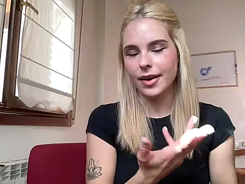 Snapshot of skychloe chatting on 11/04/25, 02:05 skychloe online show from 11/04/25, 02:05