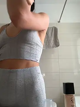 VickyM99 online show from 04/22/26, 05:32