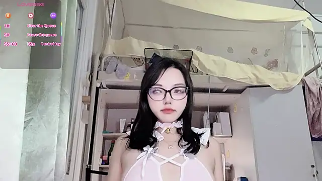 Snapshot of 99EE-yy chatting on 11/05/25, 12:16 99EE-yy online show from 11/05/25, 12:16